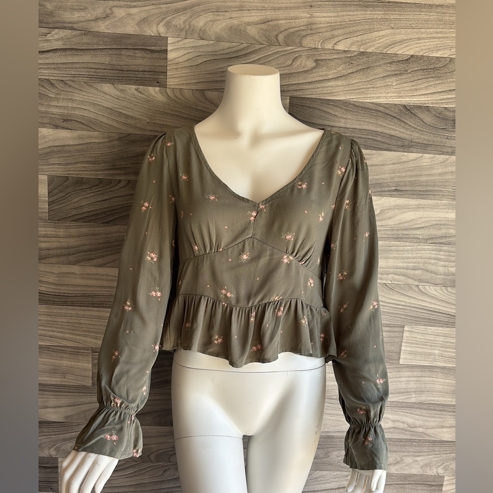 Arizona Jean Company Green Puff Sleeve Peplum Blouse